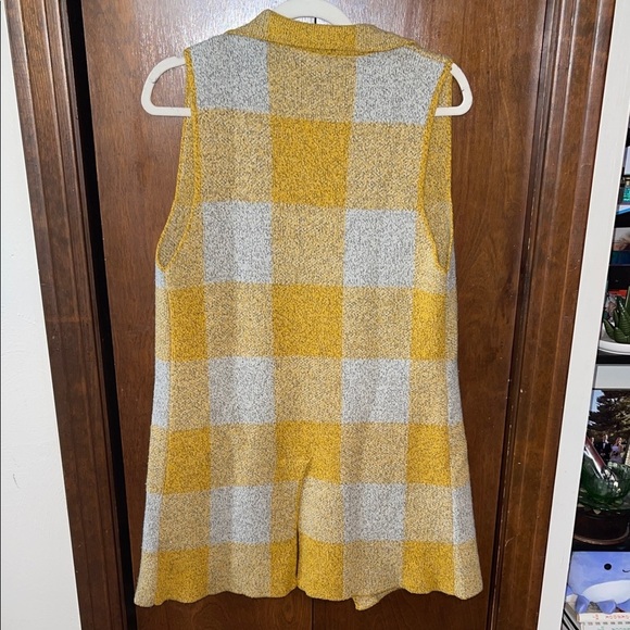 Monteau Mustard and Gray Knit Plaid Sweater Vest Size Medium - Picture 5 of 5